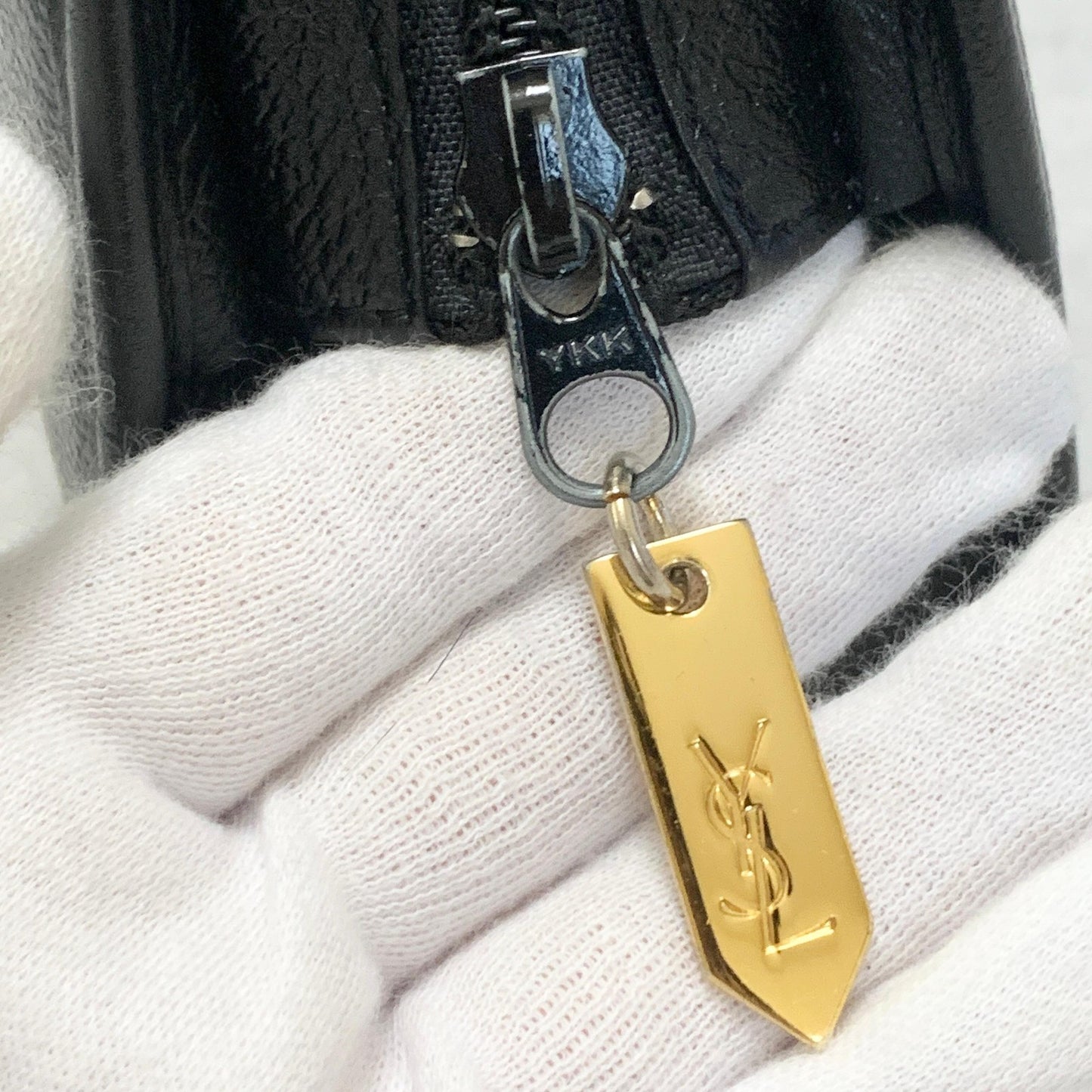 Saint Laurent Bag YSL Cassandra Clutch Purse Hand Leather Black Gold Authentic