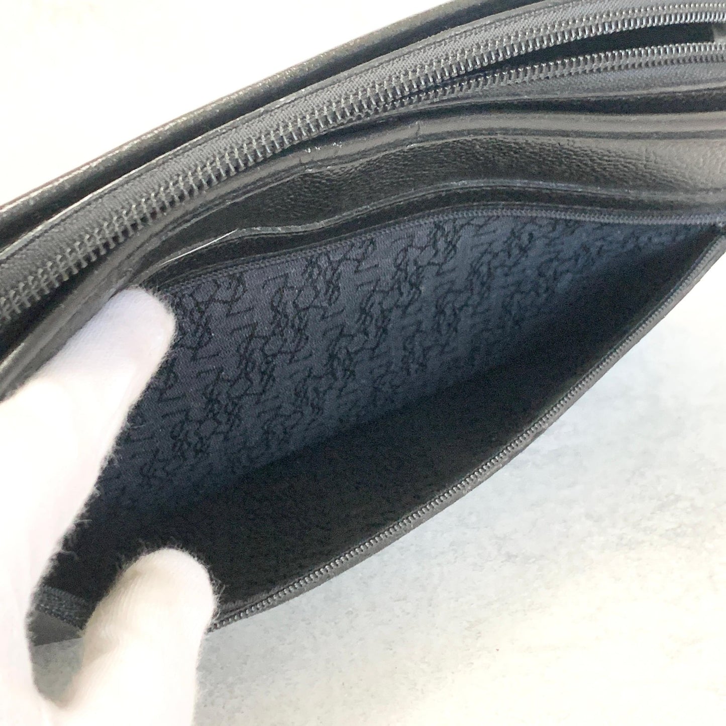 Saint Laurent Bag YSL Cassandra Clutch Purse Hand Leather Black Gold Authentic
