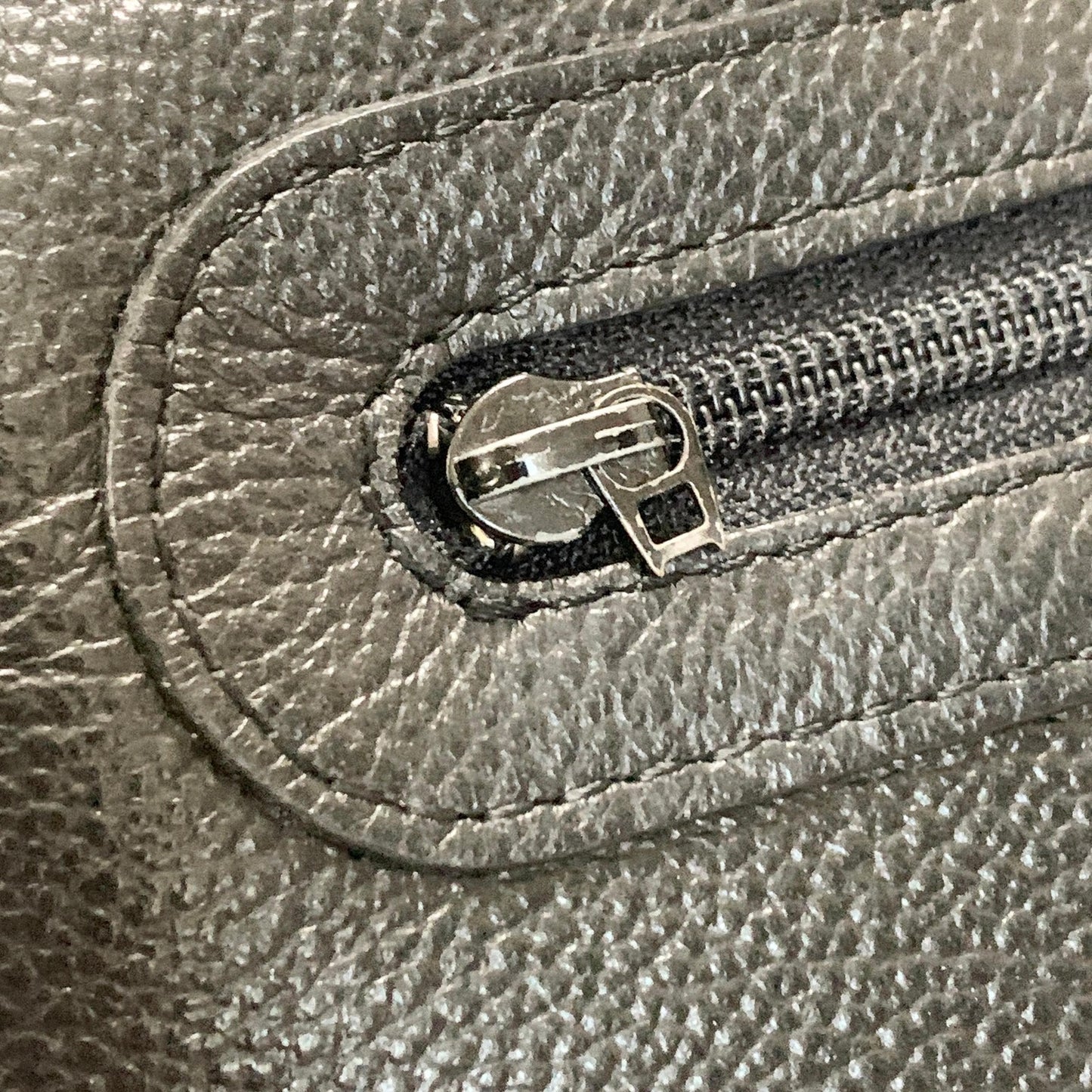 Saint Laurent Bag YSL Cassandra Clutch Purse Hand Leather Black Gold Authentic
