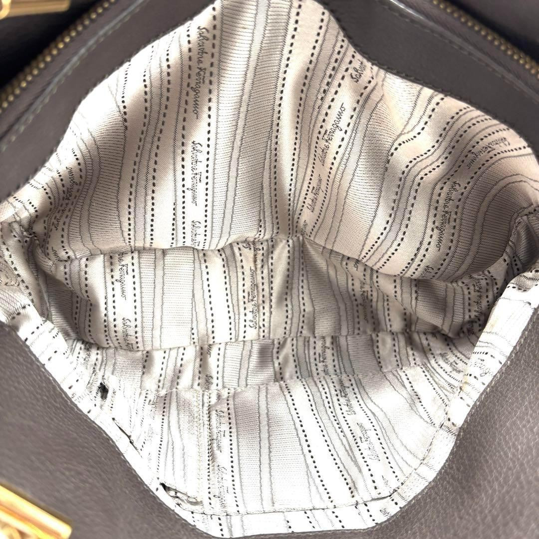 Salvatore Ferragamo Hand Bag Tote Purse Gancini Chain Leather Greige Authentic