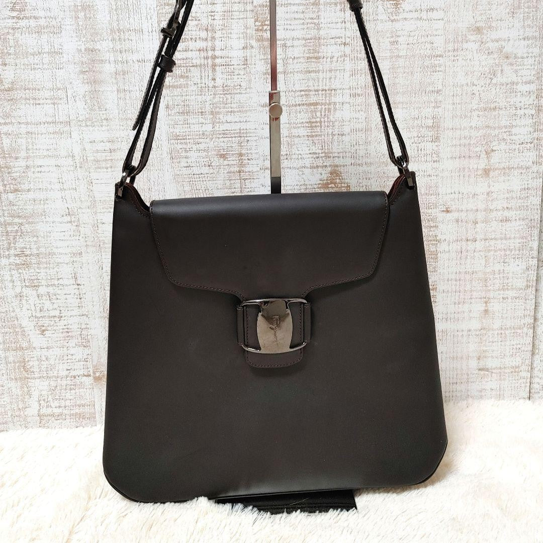 Salvatore Ferragamo shoulder bag Purse VARA Dark Brown Leather Authentic Women's