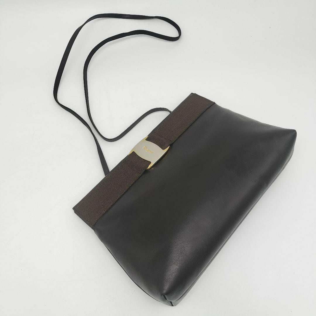 Salvatore Ferragamo Shoulder Bag Purse Vara Leather Dark Brown Authentic