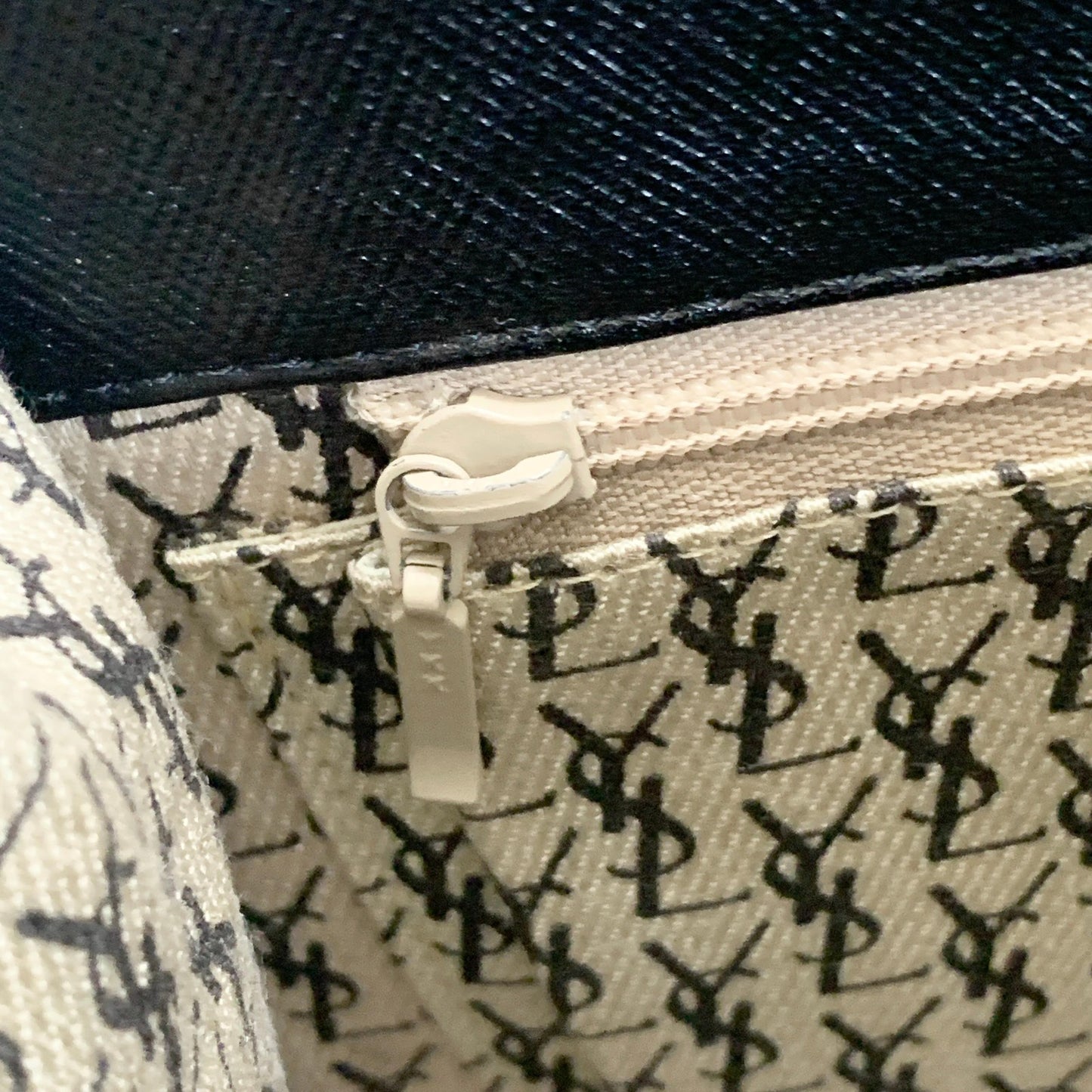 Saint Laurent Bag YSL Shoulder Purse Leather Black Gold Vintage Authentic