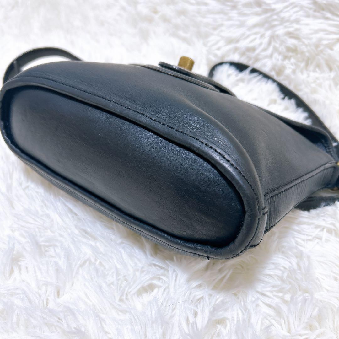 COACH Shoulder Bag Purse Turn Lock Leather Black Authentic