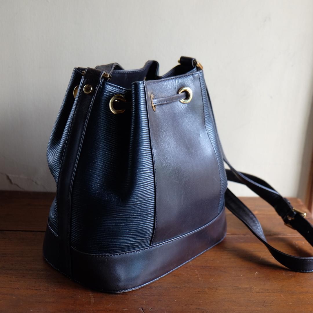 Valentino Garavani Shoulder Bag Purse Black Navy Authentic