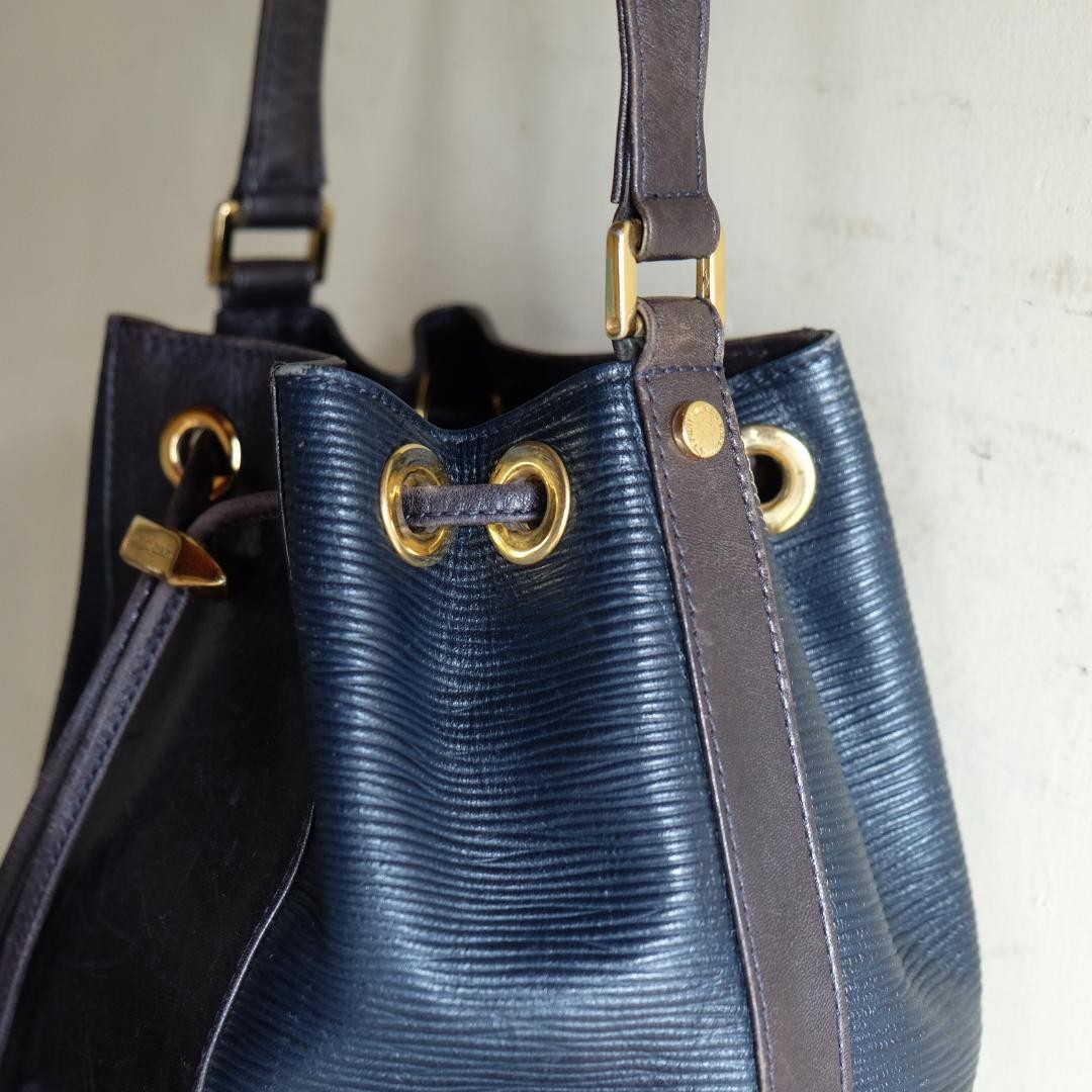 Valentino Garavani Shoulder Bag Purse Black Navy Authentic