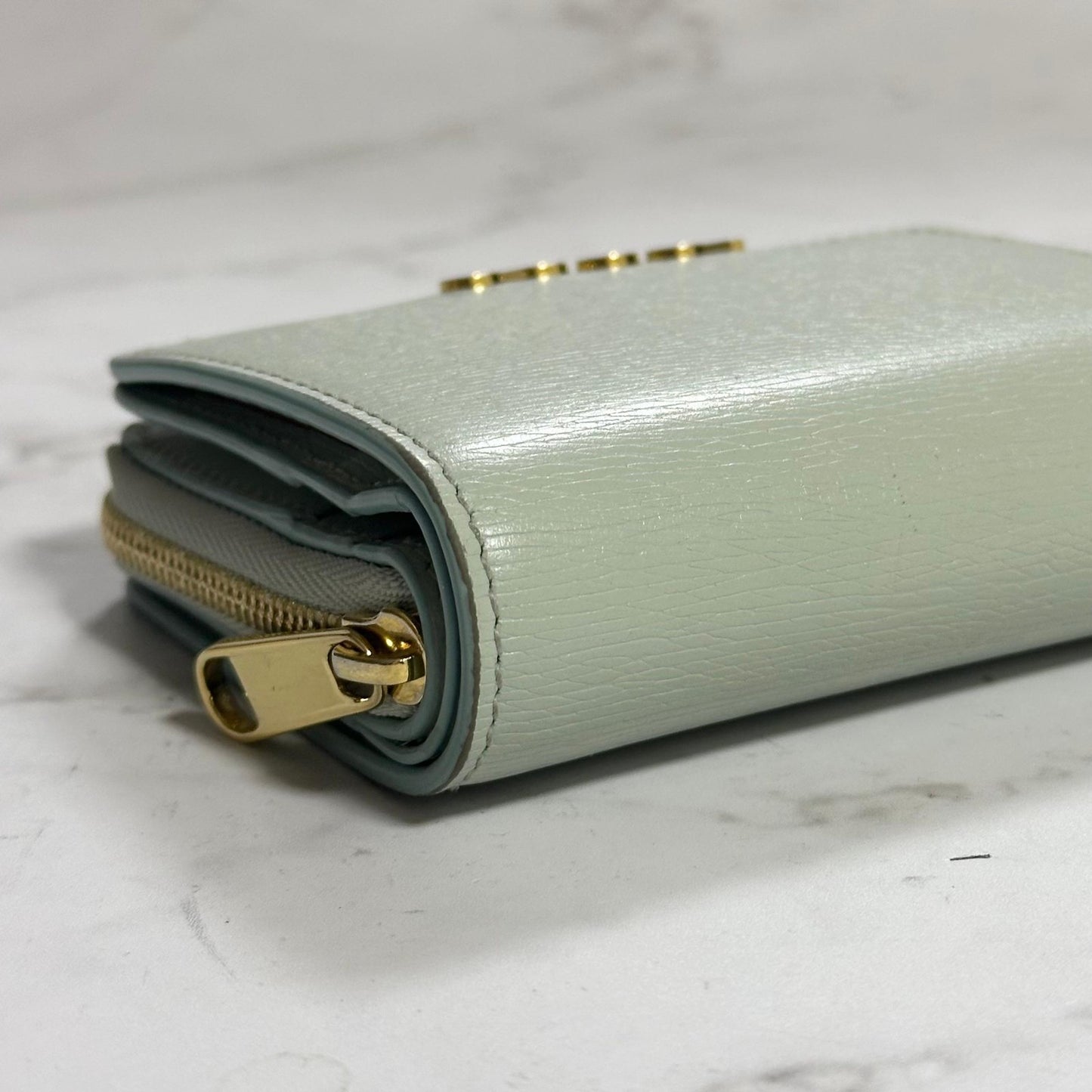 Gucci Bi-fold Wallet Logo Flap Compact Purse Light Green Gold Leather Authentic