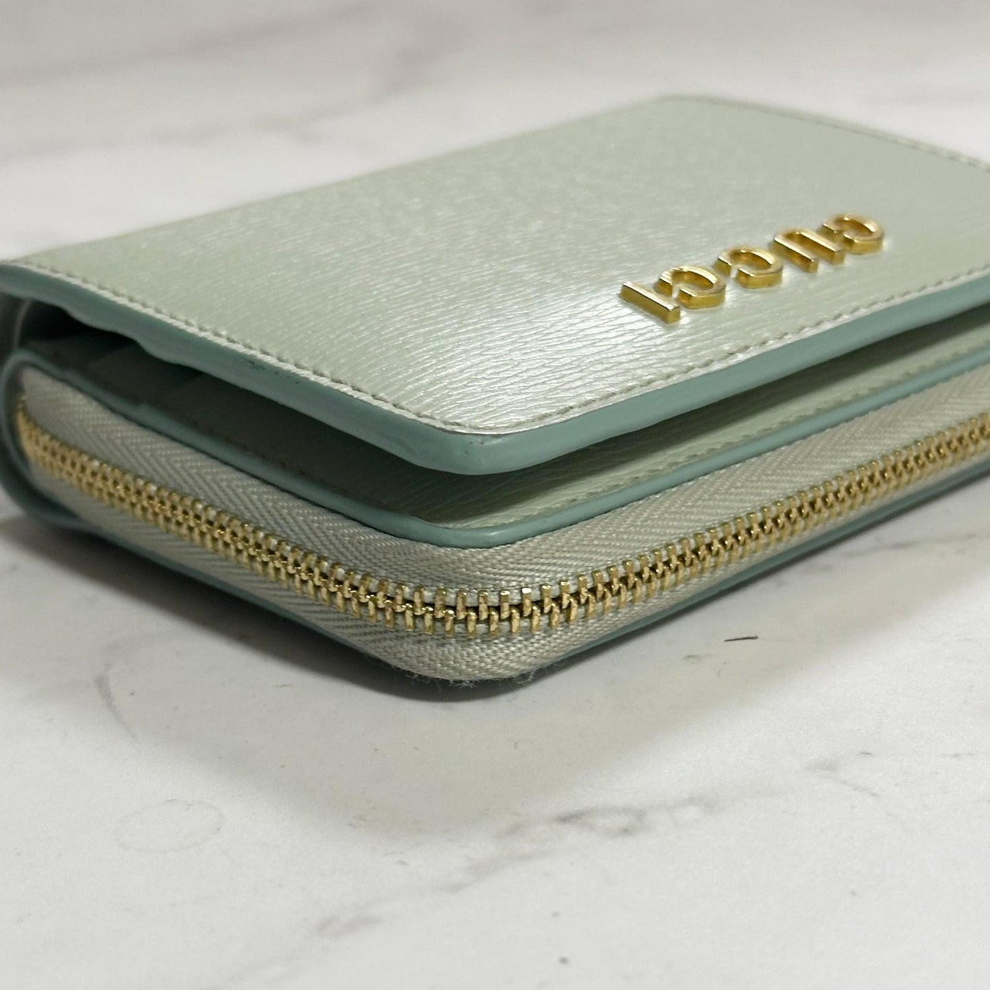 Gucci Bi-fold Wallet Logo Flap Compact Purse Light Green Gold Leather Authentic