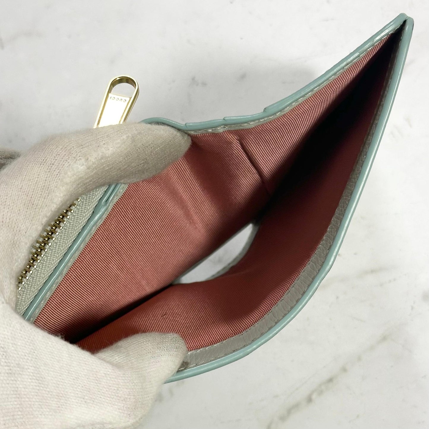 Gucci Bi-fold Wallet Logo Flap Compact Purse Light Green Gold Leather Authentic