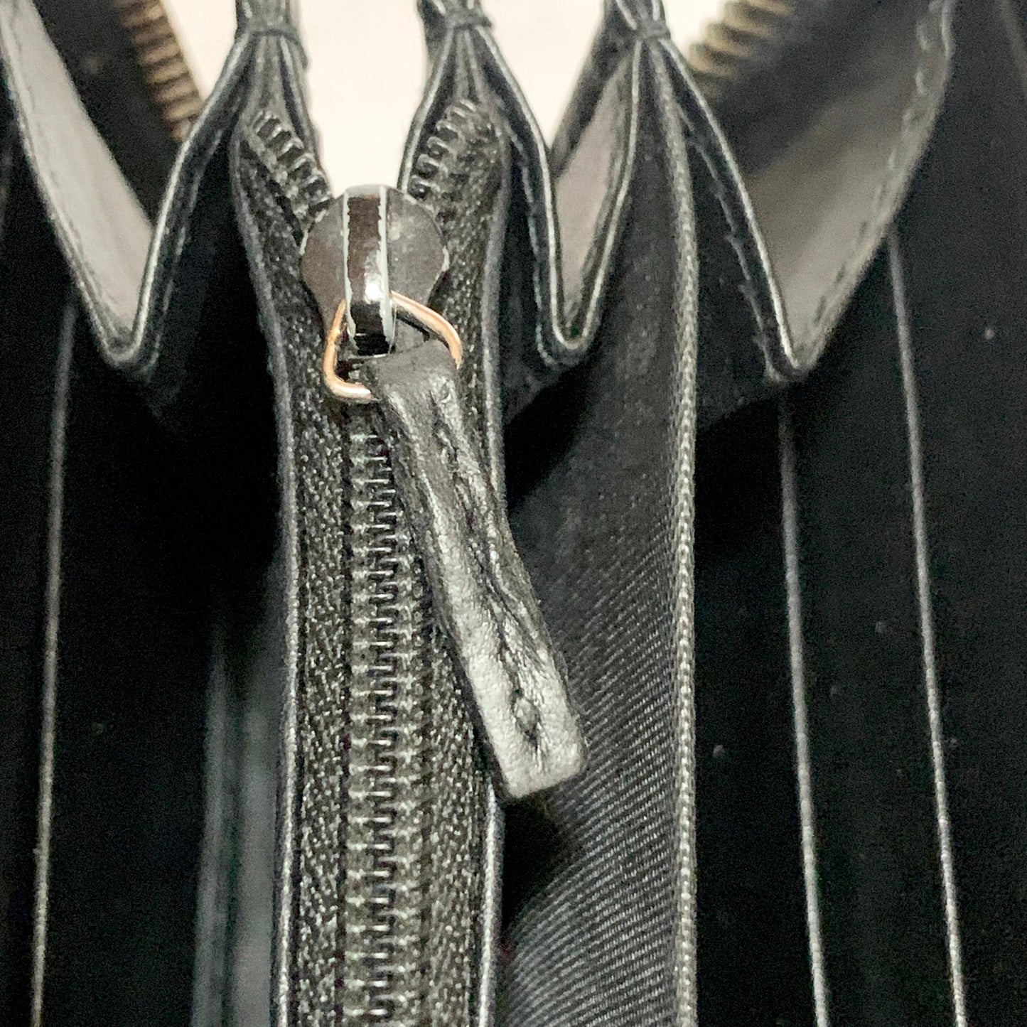 GUCCI Wallet GG Marmont Quilted Round Zip Long Purse Leather Black Gold Auth