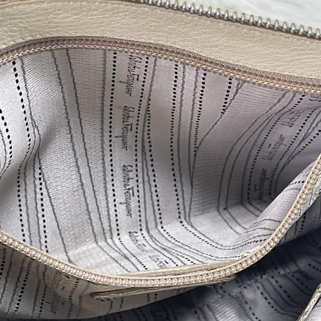 Salvatore Ferragamo shoulder bag Purse Gancini Ivory Silver Leather Authentic