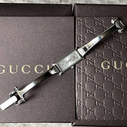 GUCCI 1500L Quartz Watch Wristwatch GG Silver Women's Authentic