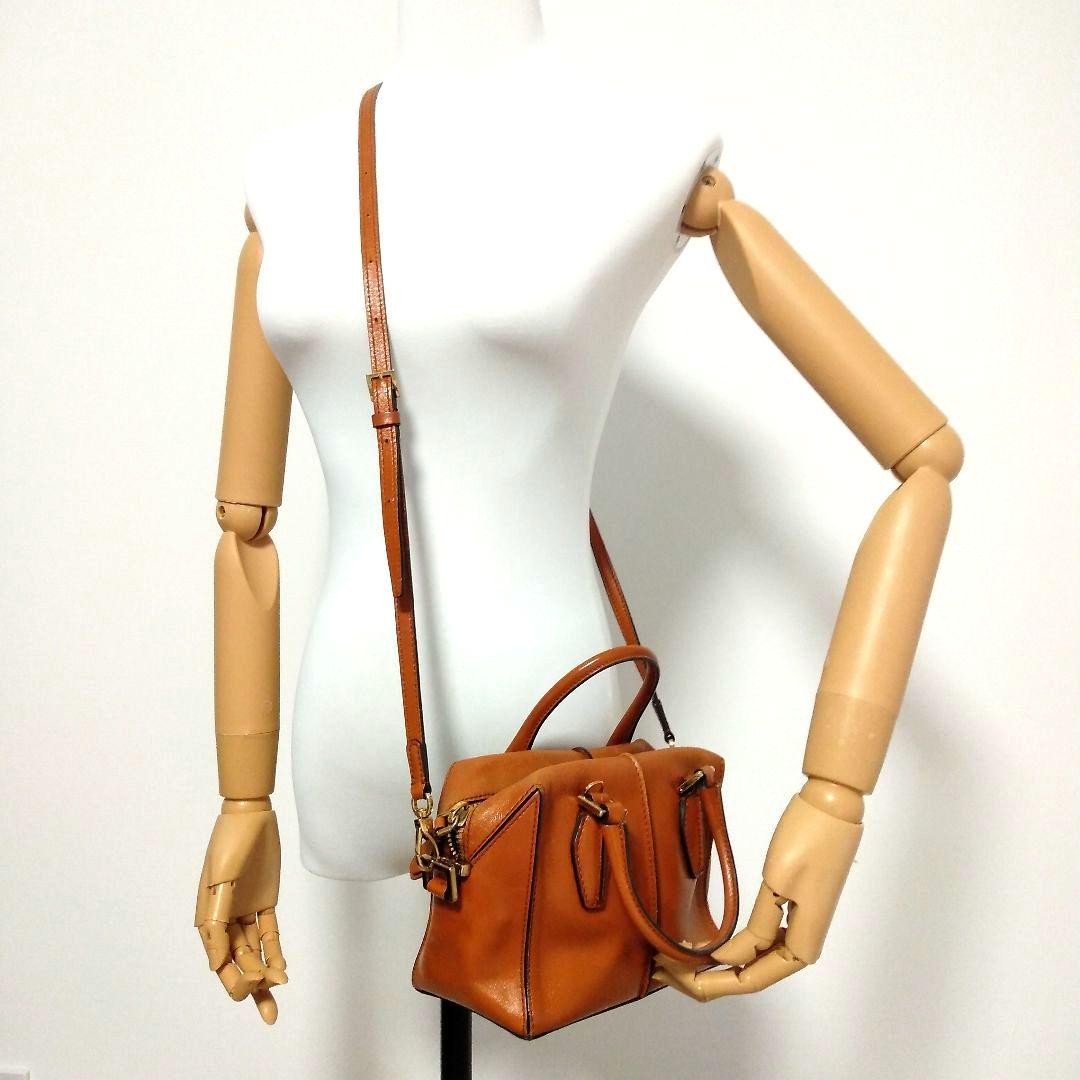 TOD'S Hand Shoulder Bag Tote Purse 2way D Cube Leather Light Brown Authentic
