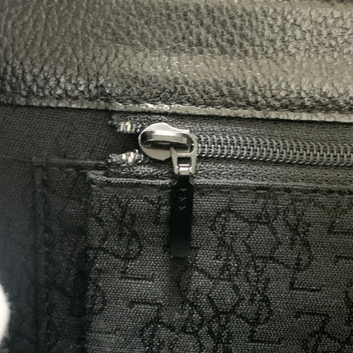 Saint Laurent Bag YSL Cassandra Clutch Purse Hand Leather Black Gold Authentic