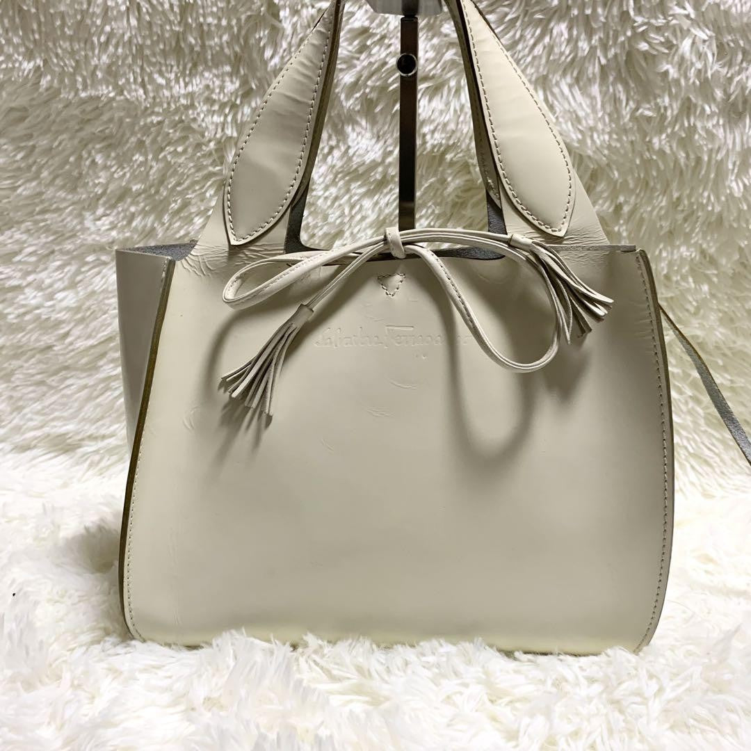 Salvatore Ferragamo Hand Bag Purse Gancini White Leather Authentic With pouch