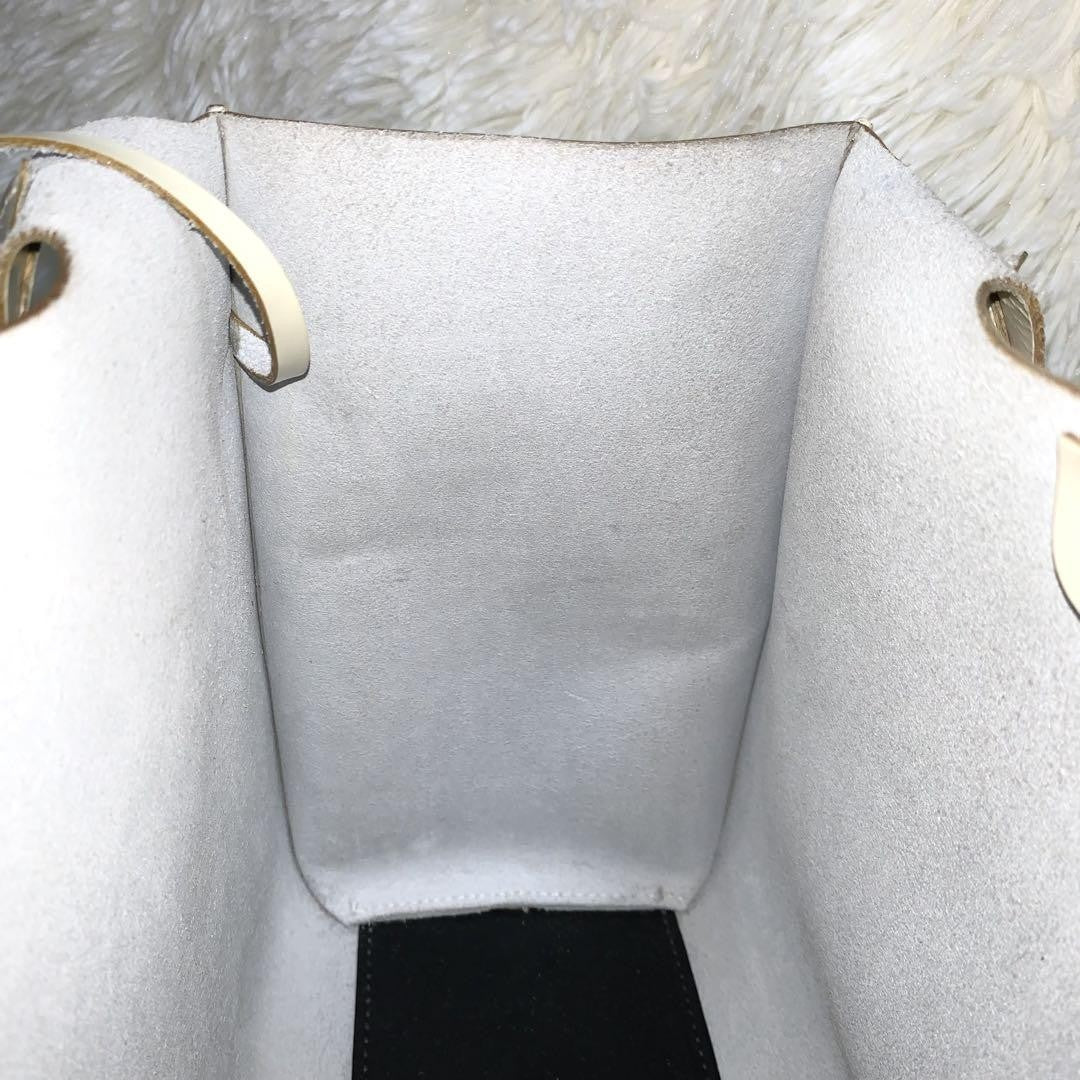 Salvatore Ferragamo Hand Bag Purse Gancini White Leather Authentic With pouch
