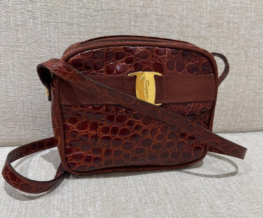 Salvatore Ferragamo Shoulder Bag Purse Vara Ribbon Leather Brown Authentic