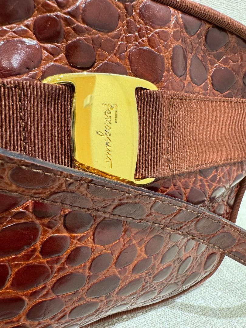 Salvatore Ferragamo Shoulder Bag Purse Vara Ribbon Leather Brown Authentic