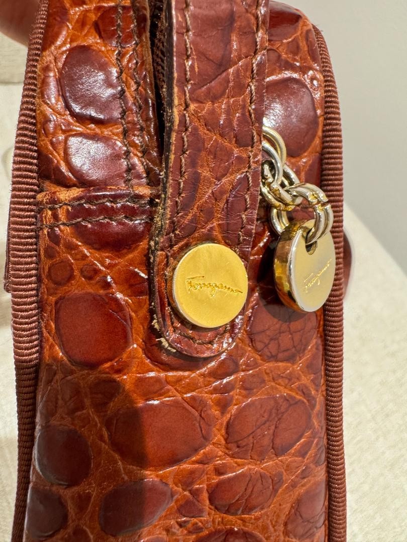 Salvatore Ferragamo Shoulder Bag Purse Vara Ribbon Leather Brown Authentic
