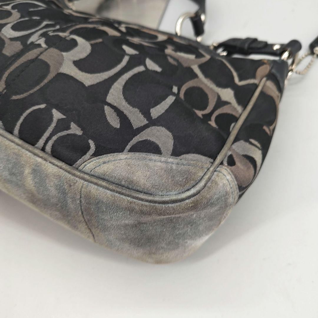 COACH Accessory Pouch Hand Bag Tote Purse Signature Black Authentic