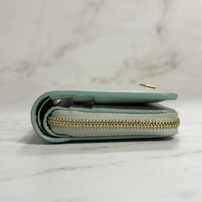 Gucci Bi-fold Wallet Logo Flap Compact Purse Light Green Gold Leather Authentic