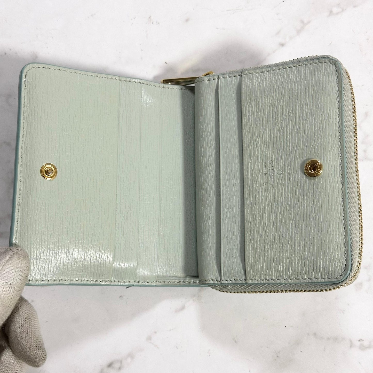 Gucci Bi-fold Wallet Logo Flap Compact Purse Light Green Gold Leather Authentic