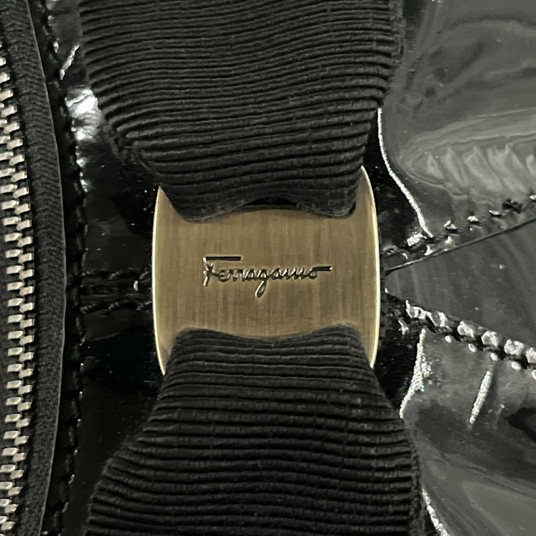 Salvatore Ferragamo Hand Shoulder Bag Tote Purse Vara Patent Leather Black Auth