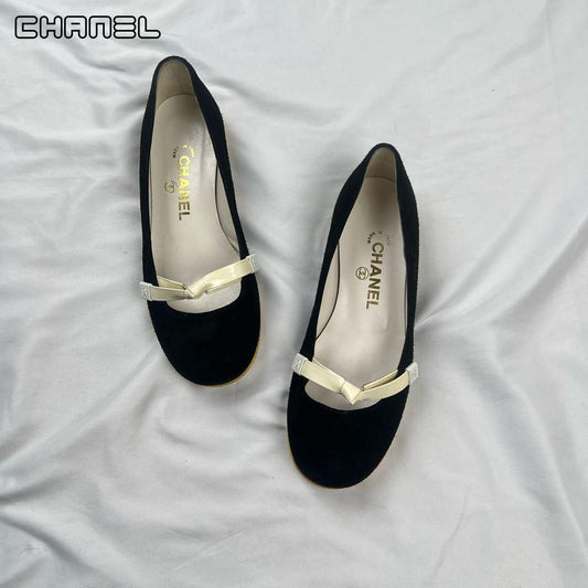 CHANEL mary jane flat shoes EU 37 US 7 Black White Authentic