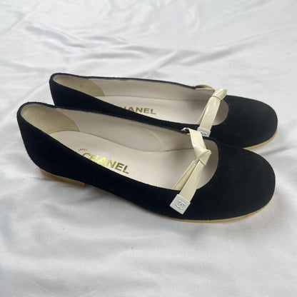 CHANEL mary jane flat shoes EU 37 US 7 Black White Authentic