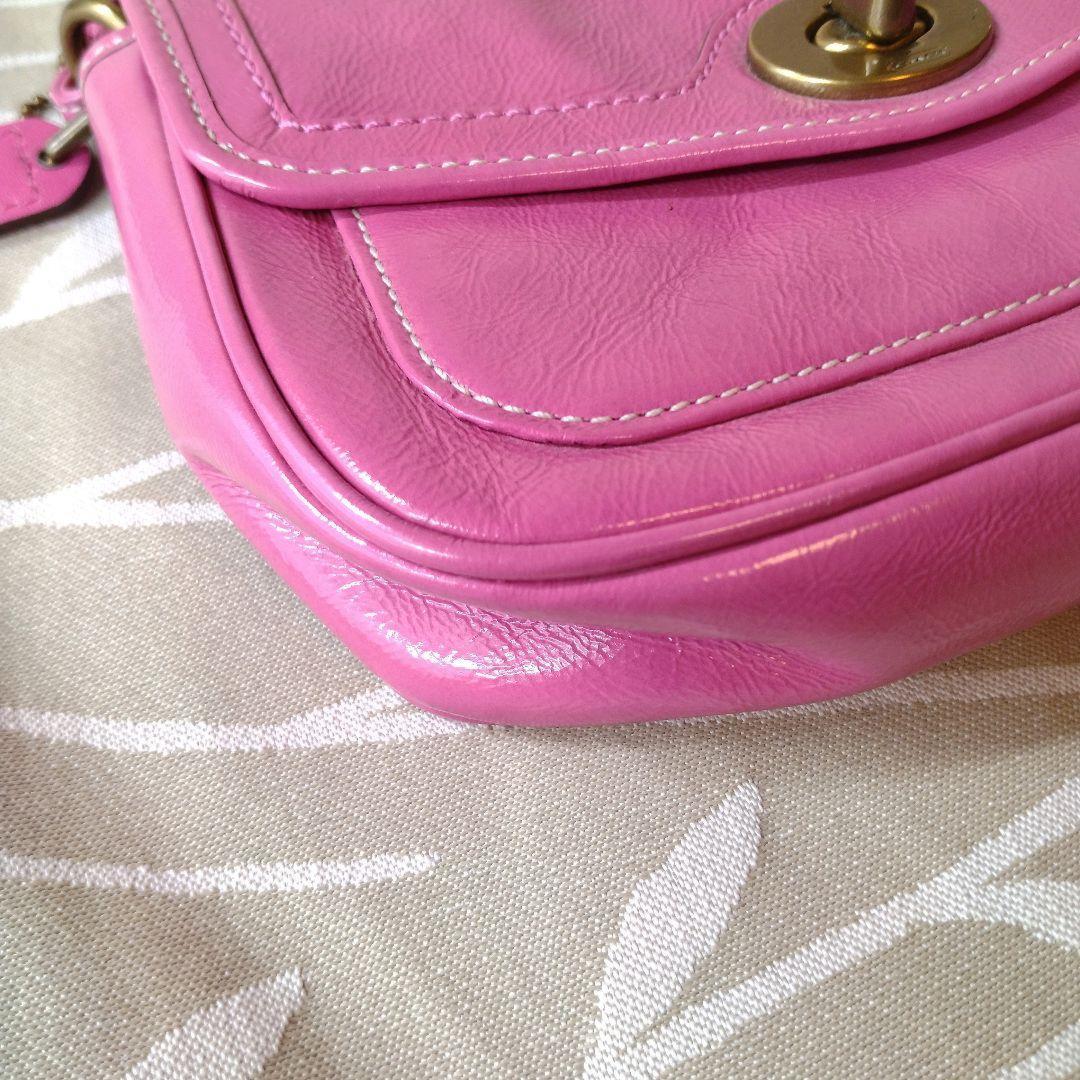 COACH Accessory Pouch Hand Bag Tote Purse Turn Lock Patent Leather Pink Auth