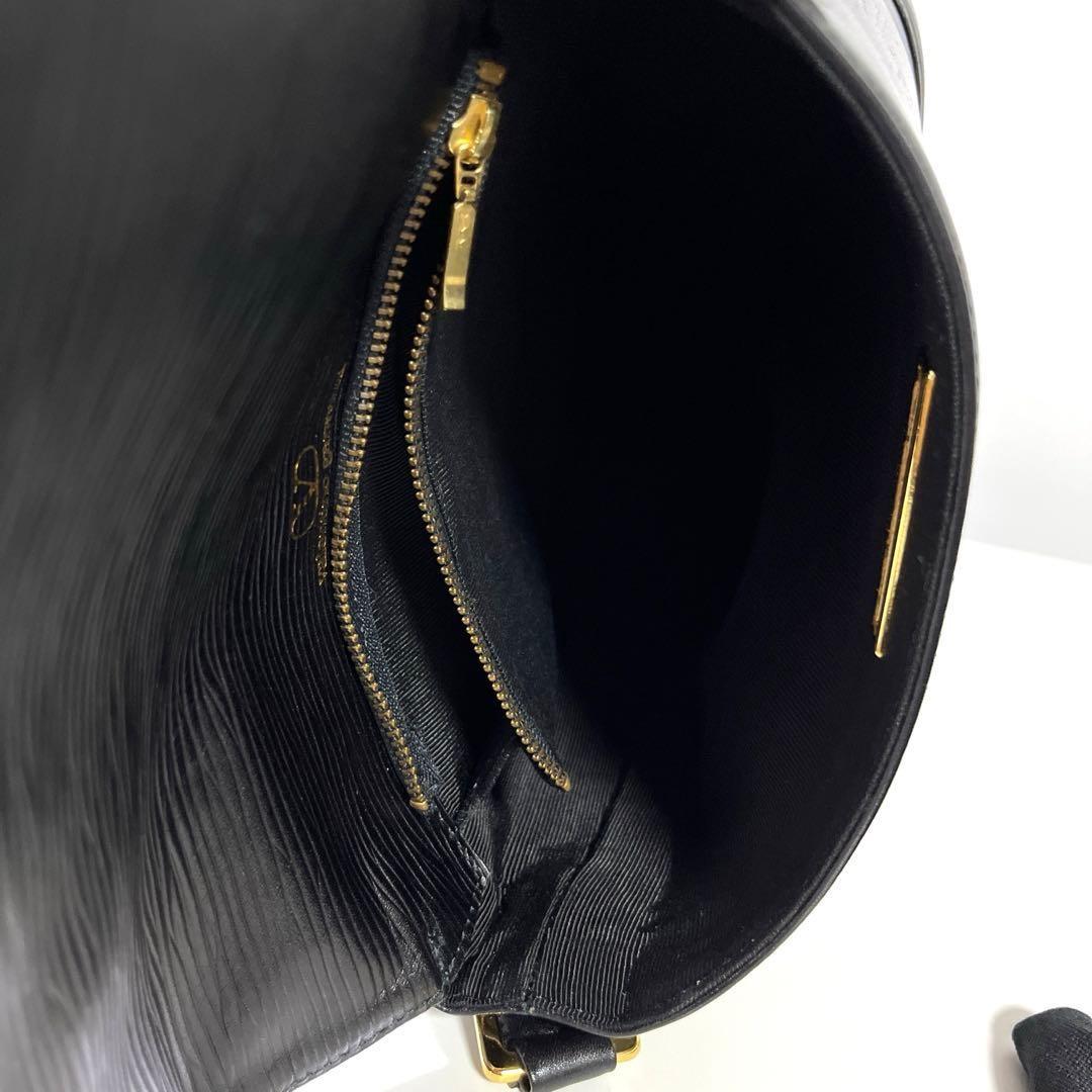 Valentino Garavani Shoulder Bag Purse Leather Black Authentic