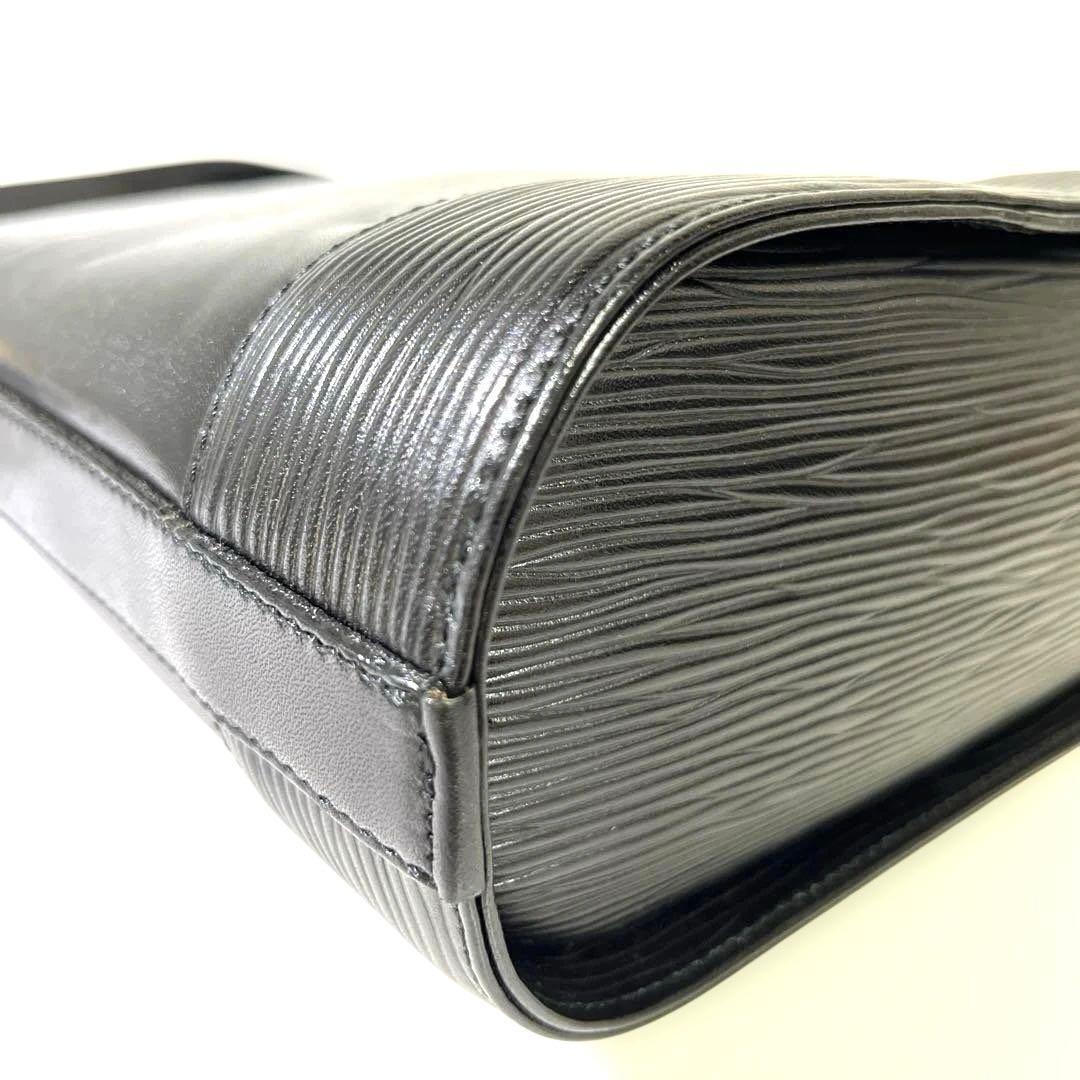 Valentino Garavani Shoulder Bag Purse Leather Black Authentic