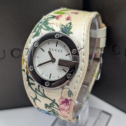 GUCCI 104 Quartz Watch Wristwatch White Silver Floral pattern Women's Authentic