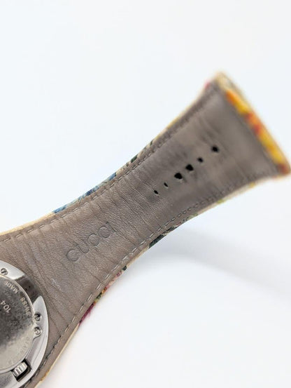 GUCCI 104 Quartz Watch Wristwatch White Silver Floral pattern Women's Authentic